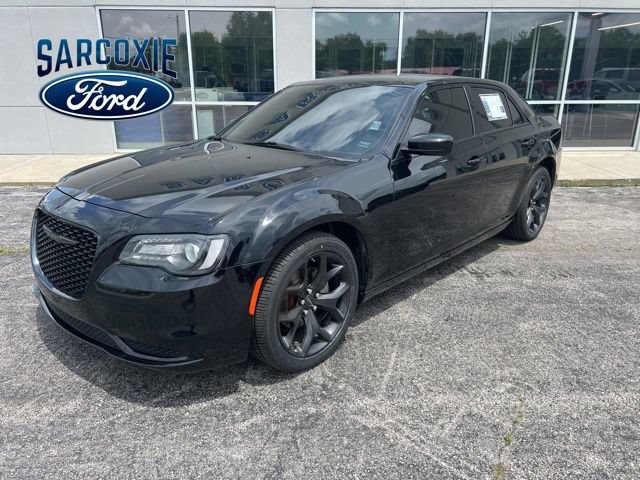 Used 2022 Chrysler 300 Touring w/ Sport Appearance Package RWD image 23