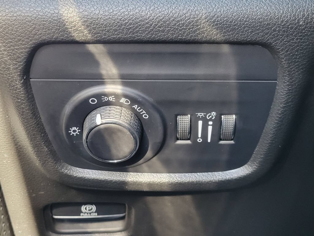 Used 2022 Jeep Grand Cherokee Altitude RWD image 12