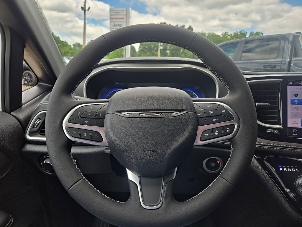 New 2027 Chrysler Pacifica Select w/ Family Tech Group FWD image 43