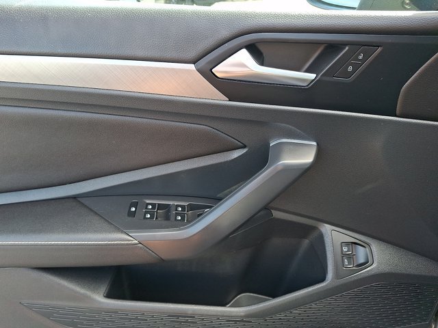 Certified 2023 Volkswagen Jetta SE w/ Panoramic Sunroof Package FWD image 16