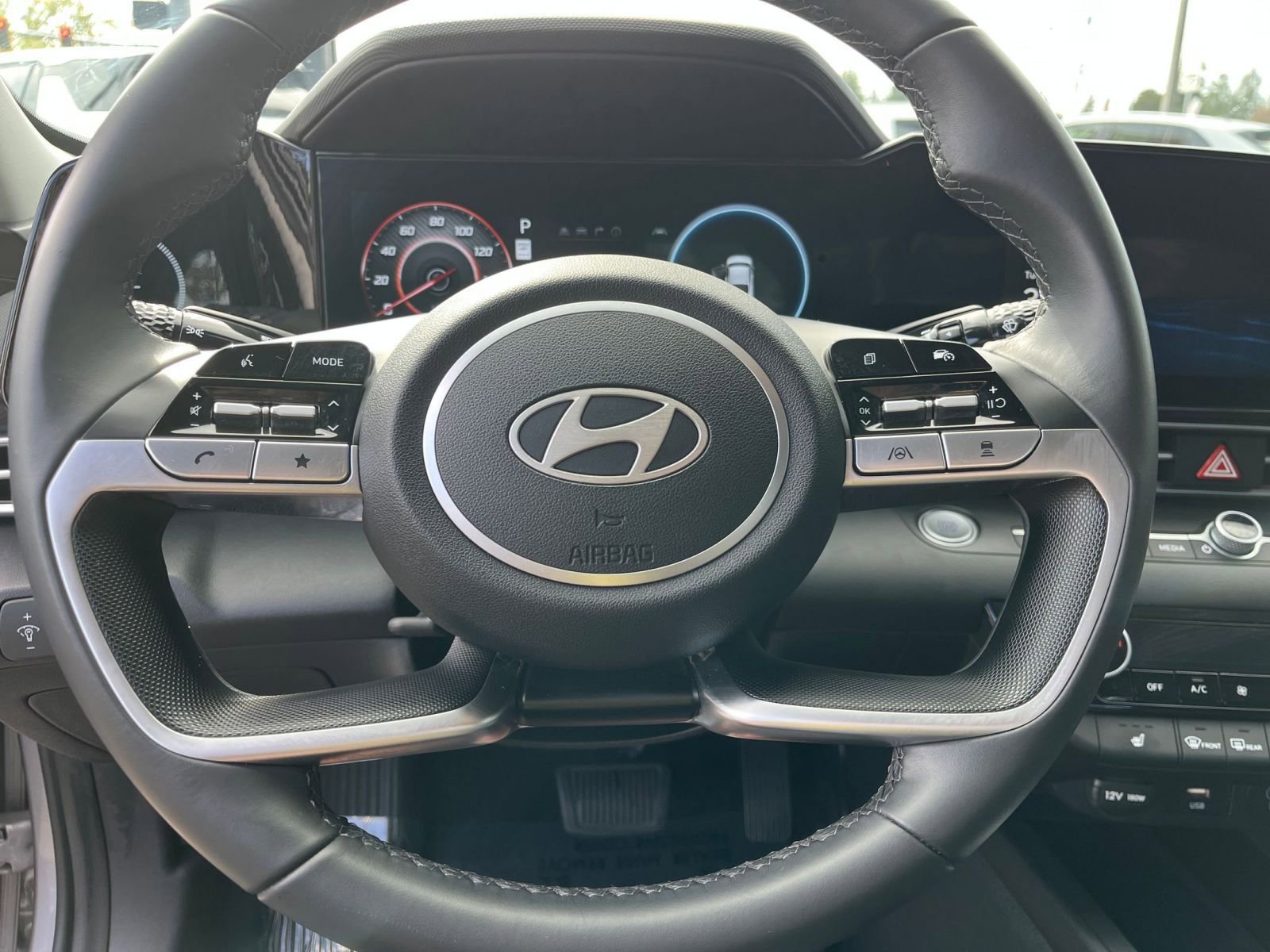 Used 2025 Hyundai Elantra SEL FWD image 30