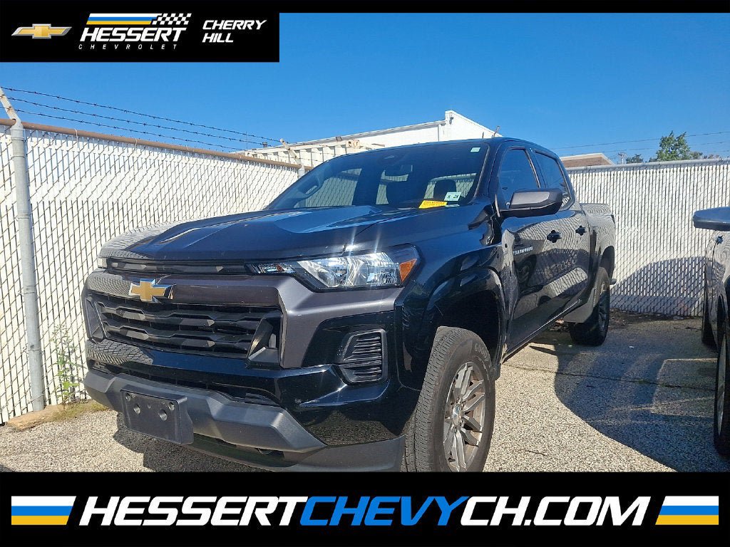 Used 2023 Chevrolet Colorado LT AWD/4WD image 1
