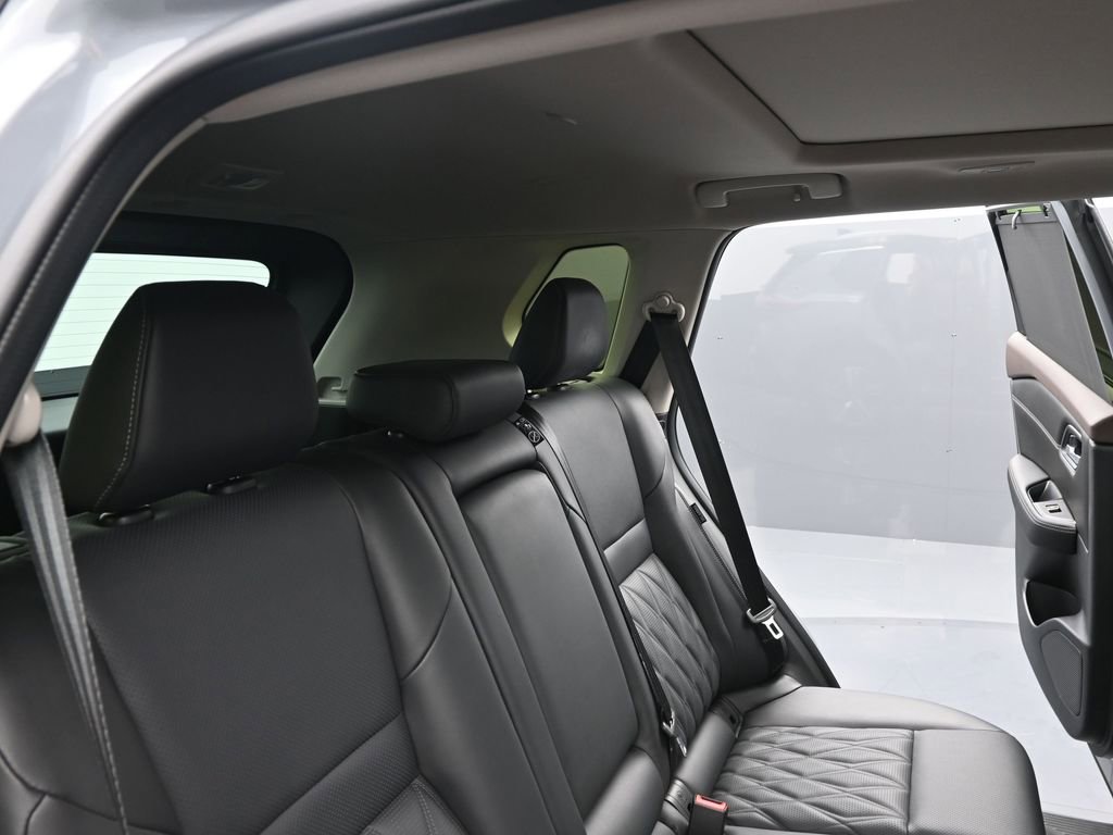Used 2023 Nissan Rogue Platinum image 14