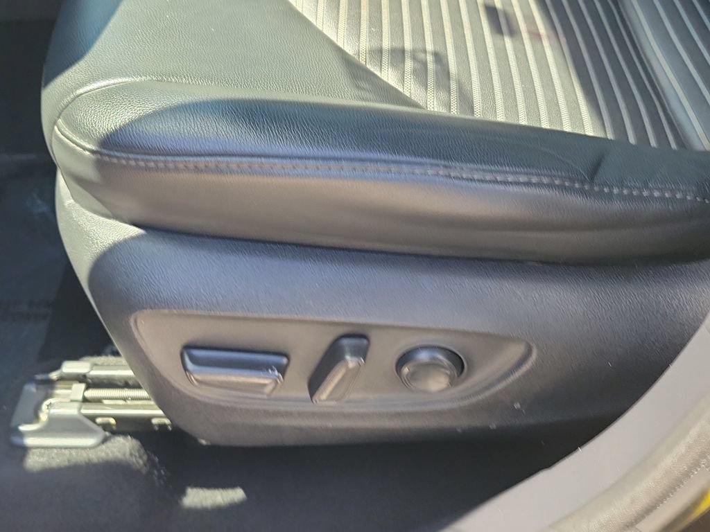 Certified 2021 Toyota Highlander XSE FWD image 22