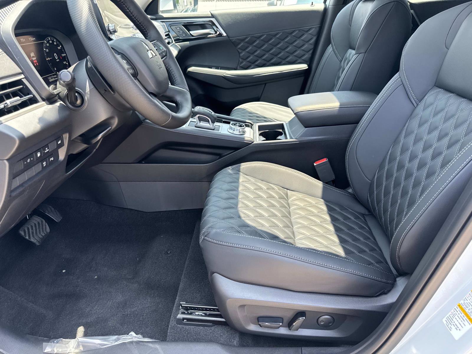 New 2025 Mitsubishi Outlander SEL image 15