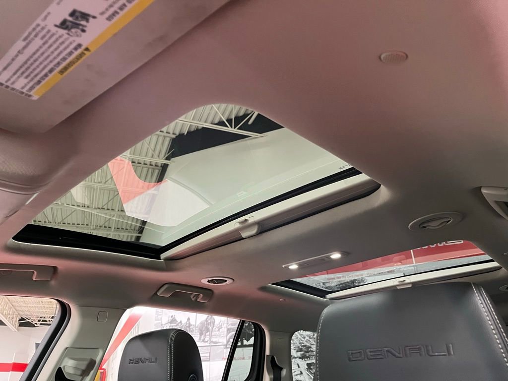 Used 2023 GMC Acadia Denali w/ Denali Ultimate Package image 12