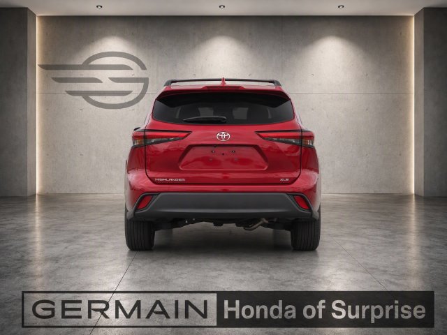 Used 2023 Toyota Highlander XLE FWD image 5