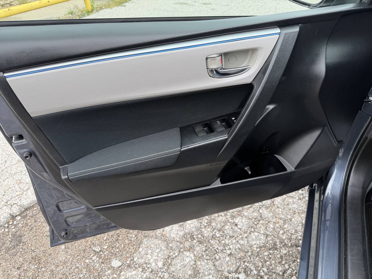 Used 2014 Toyota Corolla LE FWD image 13
