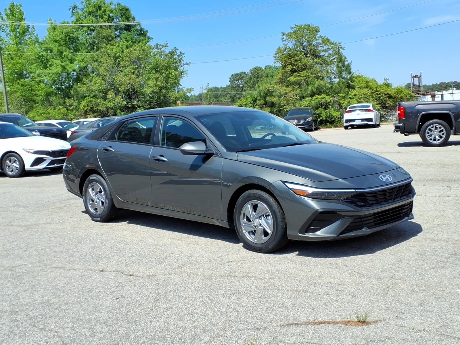 New 2026 Hyundai Elantra SE FWD image 1