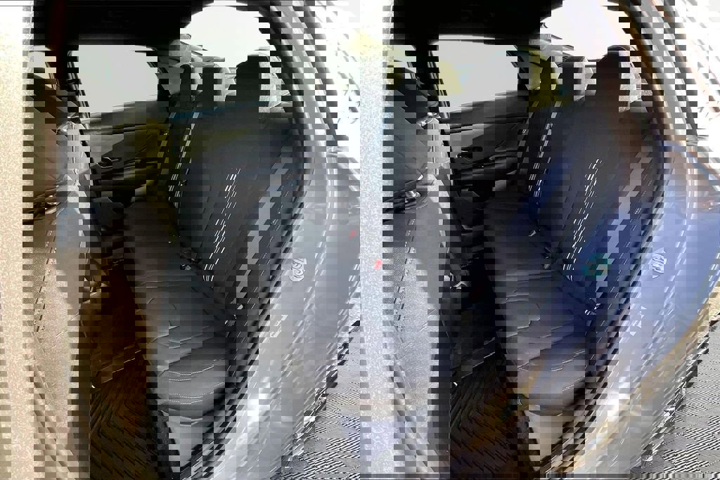 Used 2025 Hyundai Elantra Sport image 26