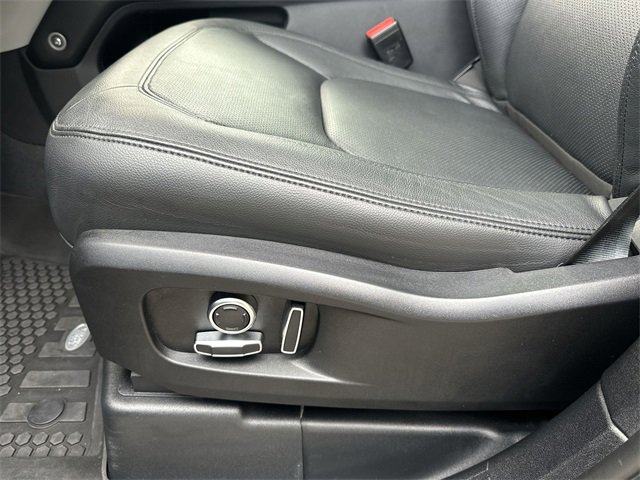 Used 2024 Land Rover Defender 130 S image 12