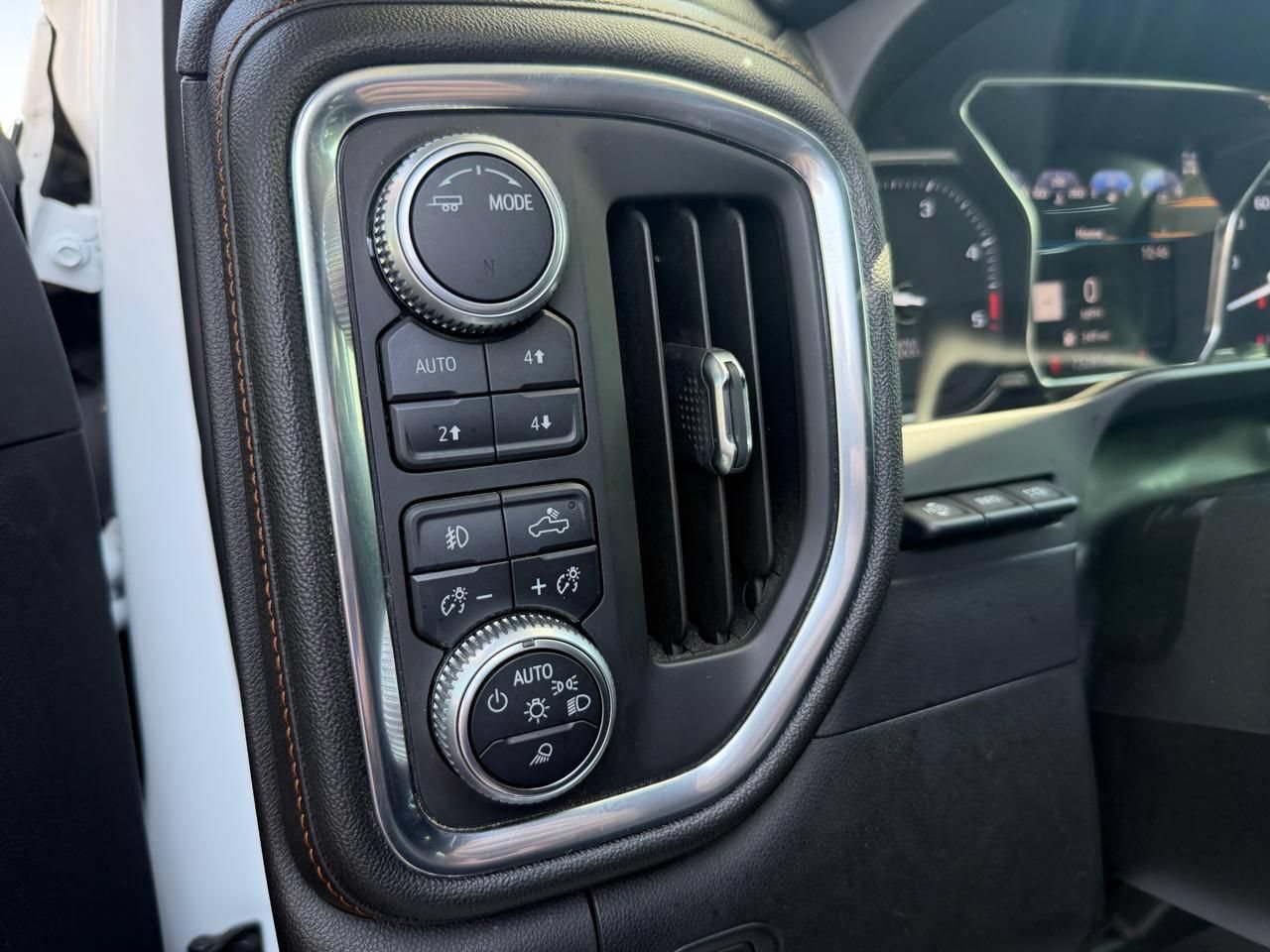 Used 2020 GMC Sierra 2500 AT4 w/ AT4 Premium Package AWD/4WD image 31