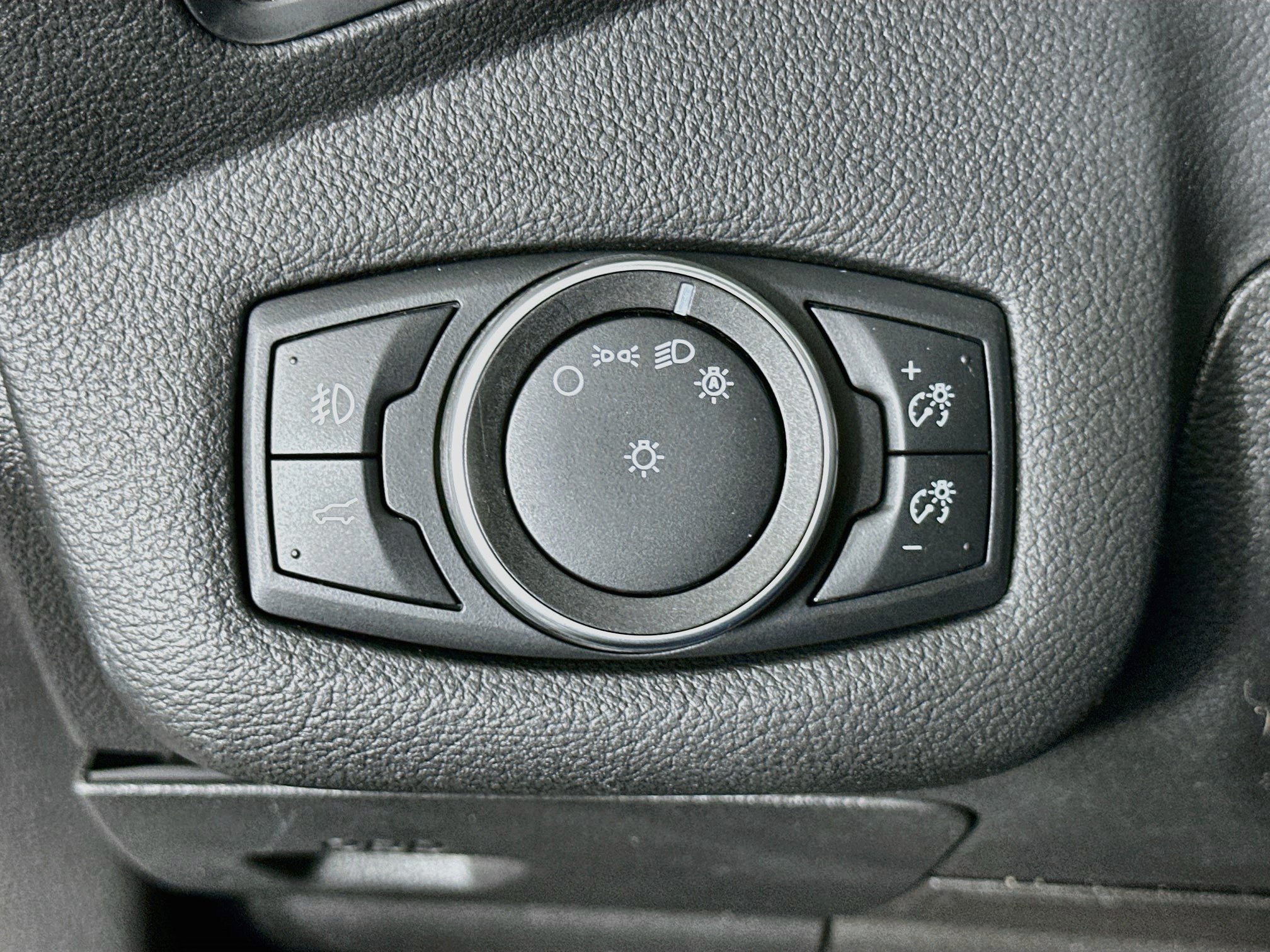 Used 2017 Ford Escape SE w/ SE Leather Comfort Package FWD image 17