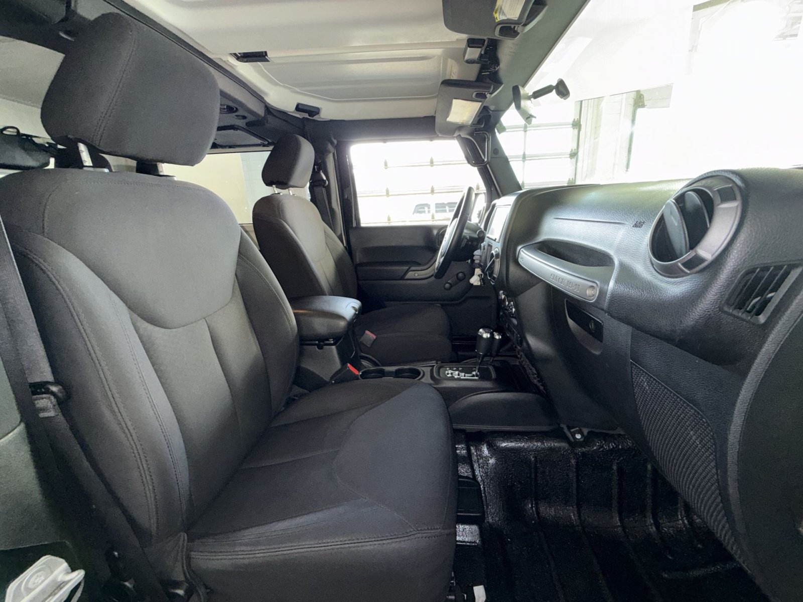 Used 2018 Jeep Wrangler Sport AWD/4WD image 33