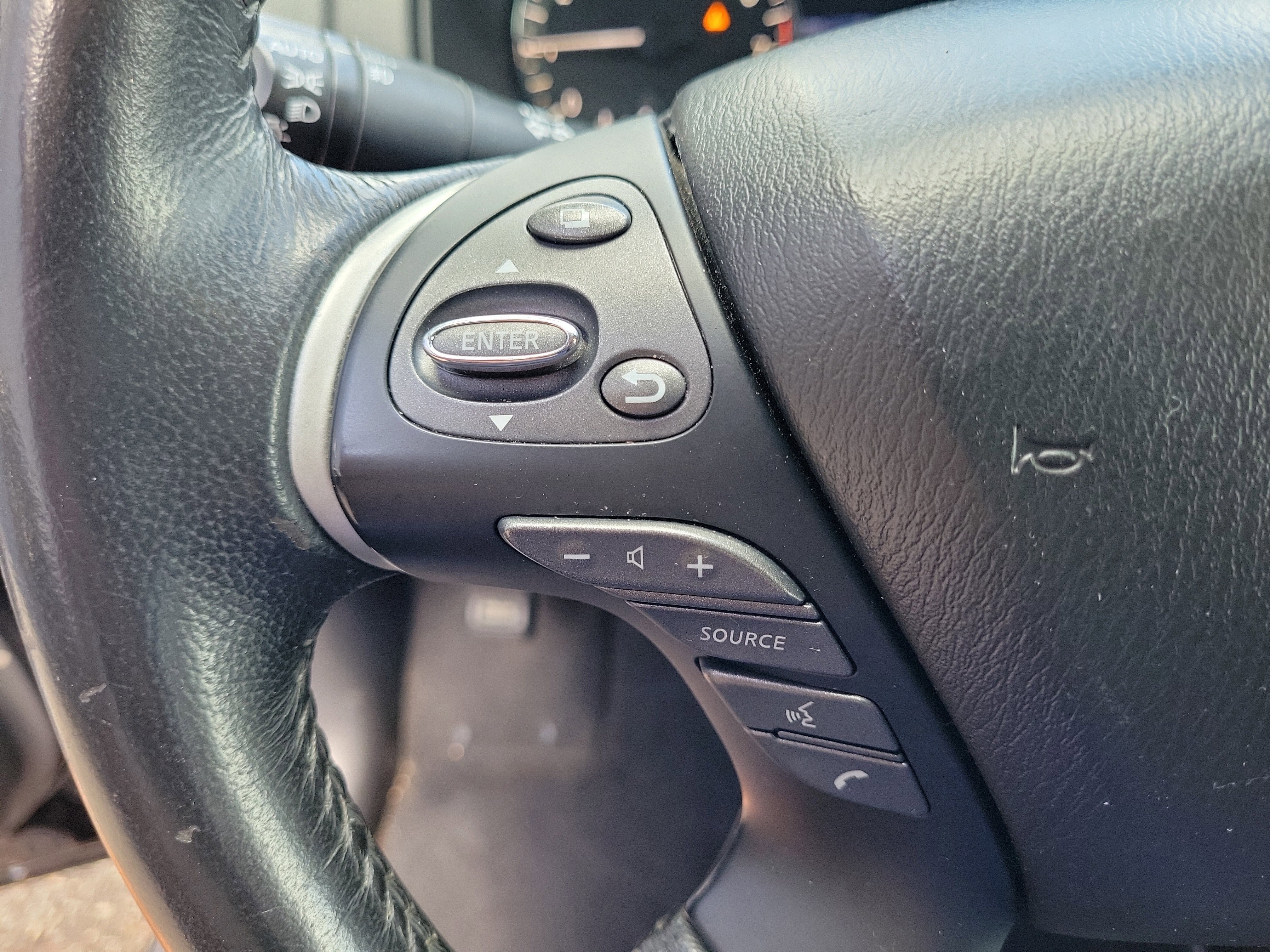 Used 2019 Nissan Pathfinder SV FWD image 19