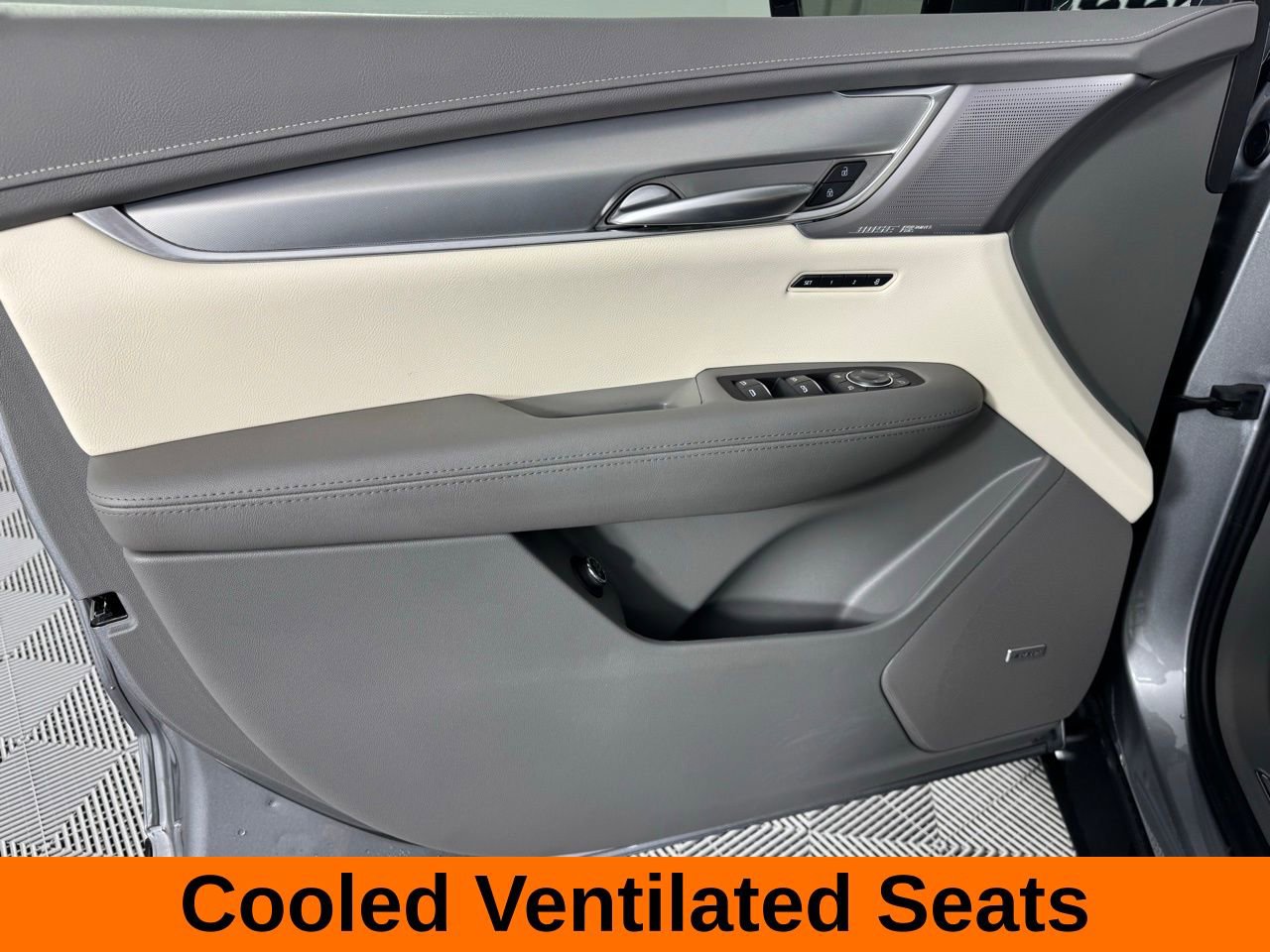 Used 2025 Cadillac XT5 Premium Luxury FWD image 14