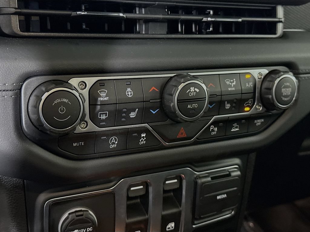 Used 2026 Jeep Wrangler Rubicon AWD/4WD image 8