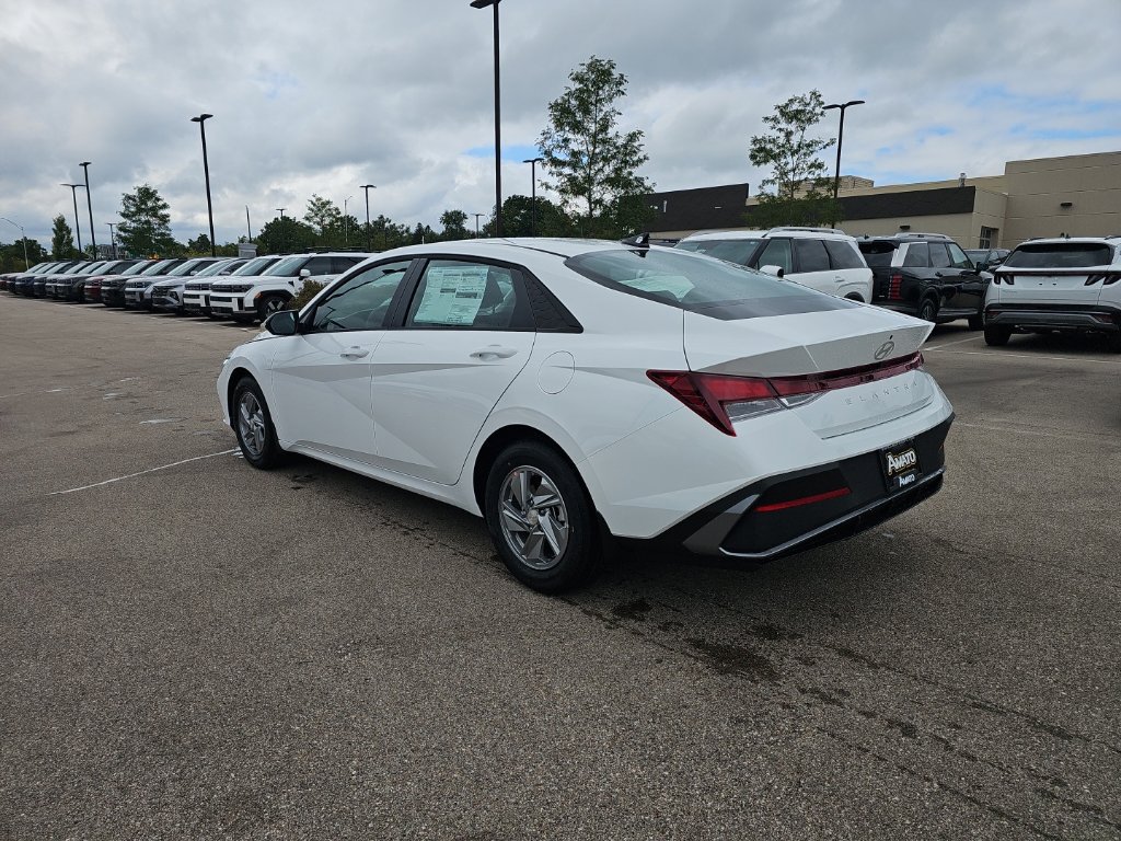 New 2026 Hyundai Elantra SE FWD image 3