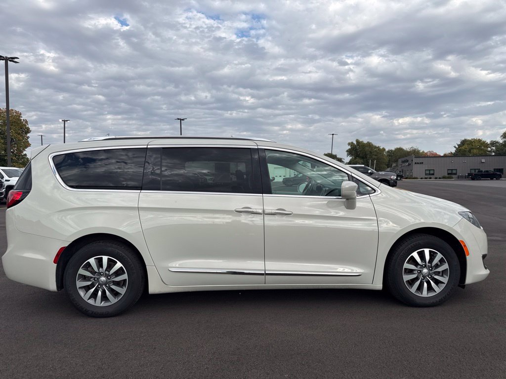 Used 2020 Chrysler Pacifica Touring-L Plus FWD image 7