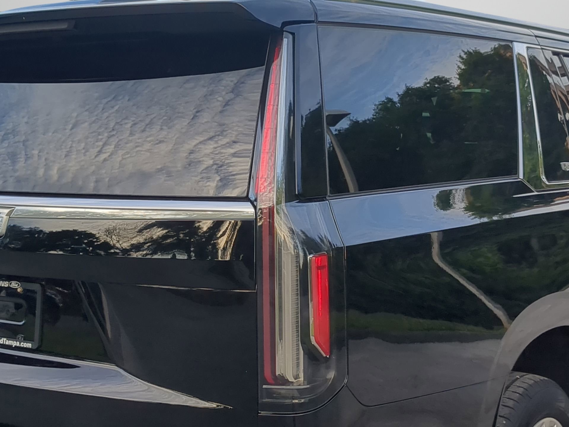 Used 2021 Cadillac Escalade ESV Premium Luxury AWD/4WD image 45