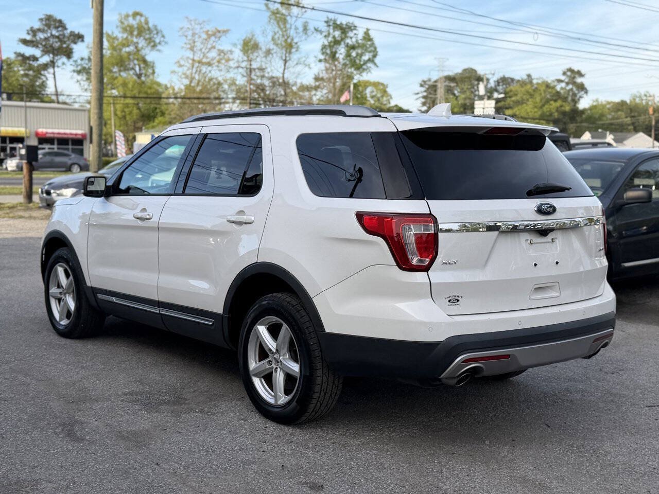 Used 2016 Ford Explorer XLT w/ Equipment Group 202A AWD/4WD image 6