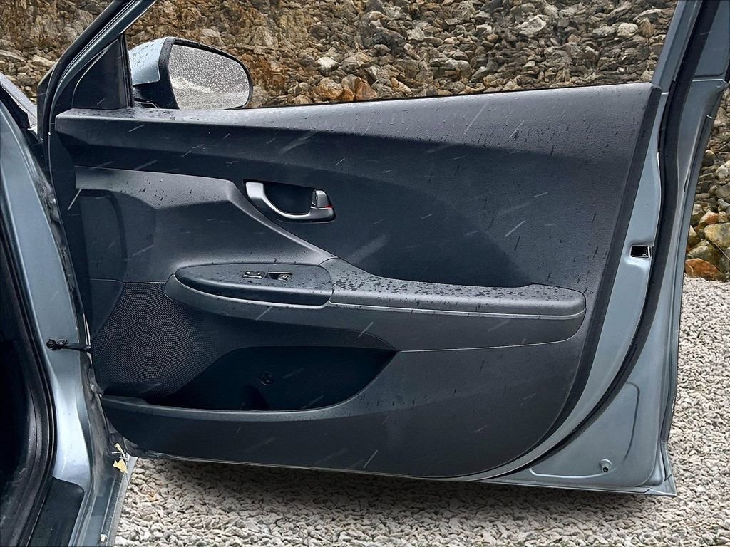 Used 2019 Hyundai Veloster 2.0 image 22