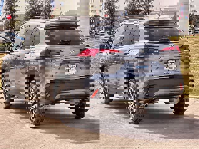 Used 2022 Toyota Corolla Cross XLE image 5
