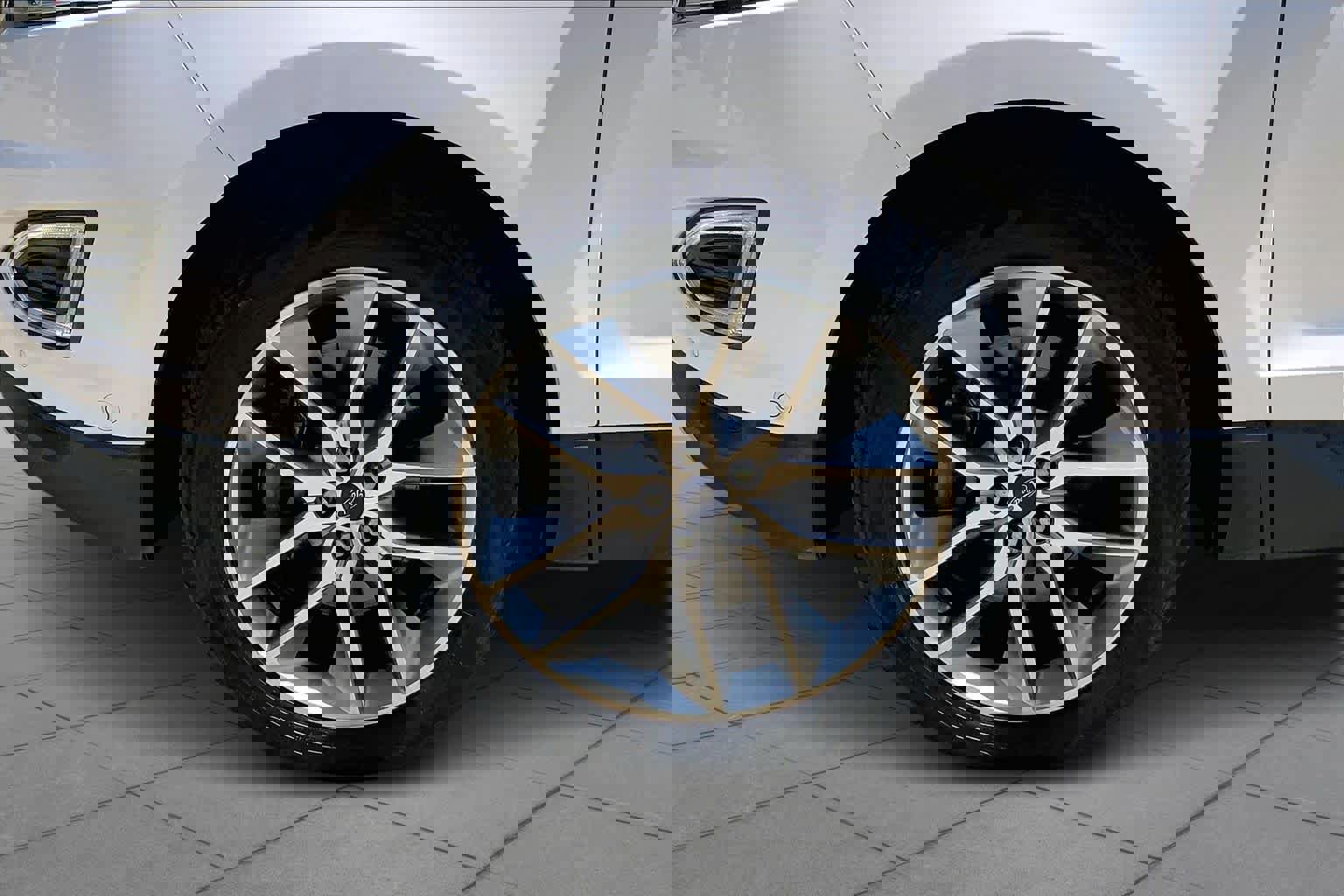 Used 2016 Ford Edge Titanium w/ Equipment Group 302A AWD/4WD image 11