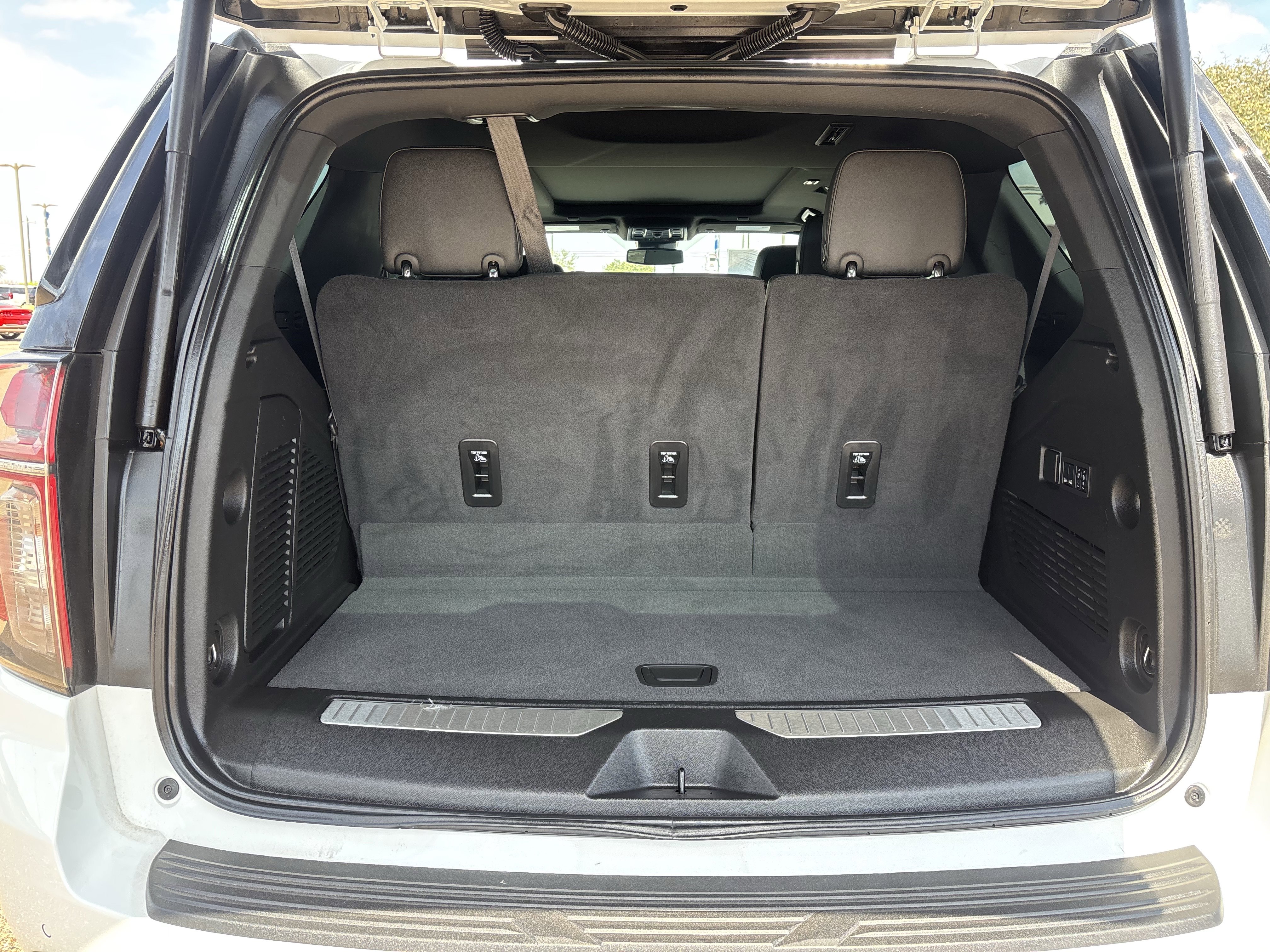 Used 2024 Chevrolet Tahoe Z71 w/ Luxury Package image 20