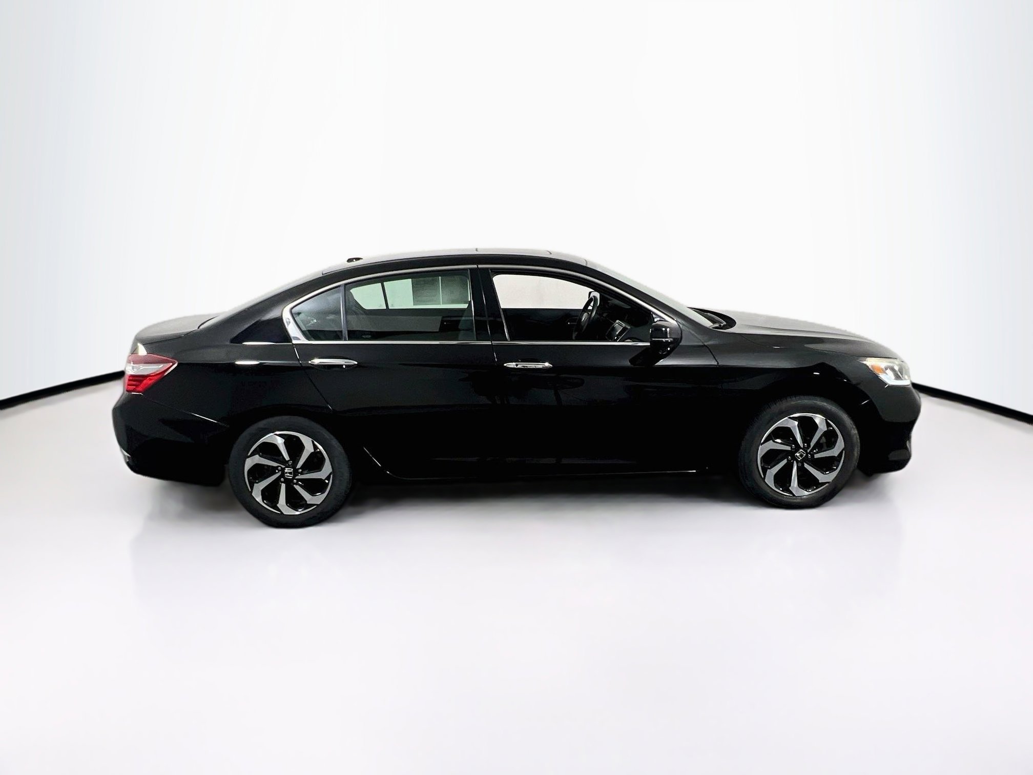Used 2017 Honda Accord EX-L image 4