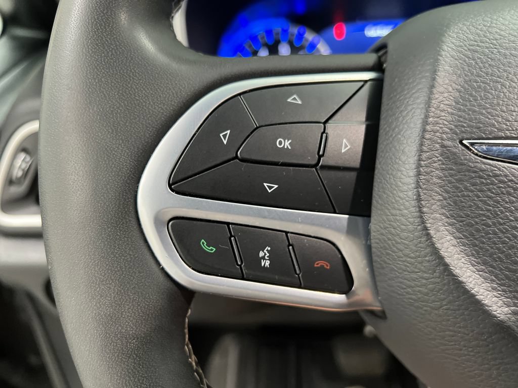 Used 2025 Chrysler Pacifica Select FWD image 50