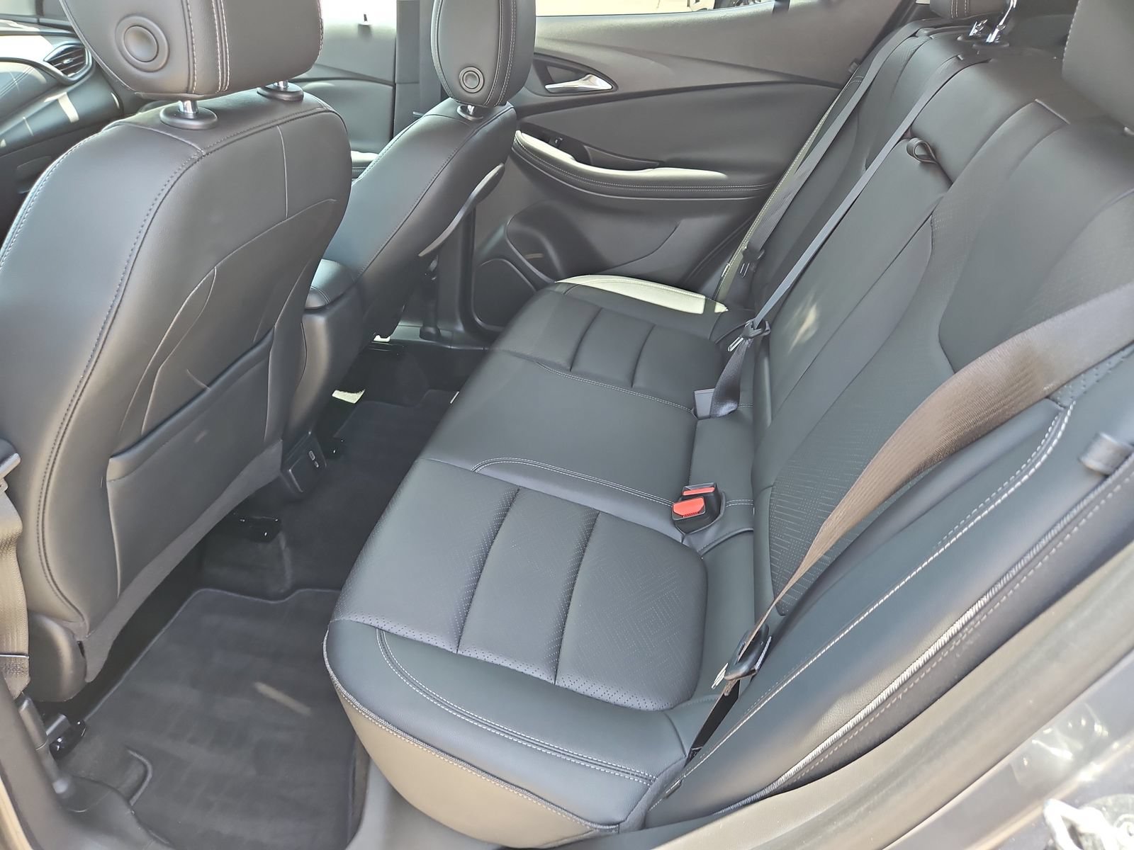 Used 2021 Buick Encore GX Essence w/ Advanced Technology Package AWD/4WD image 17