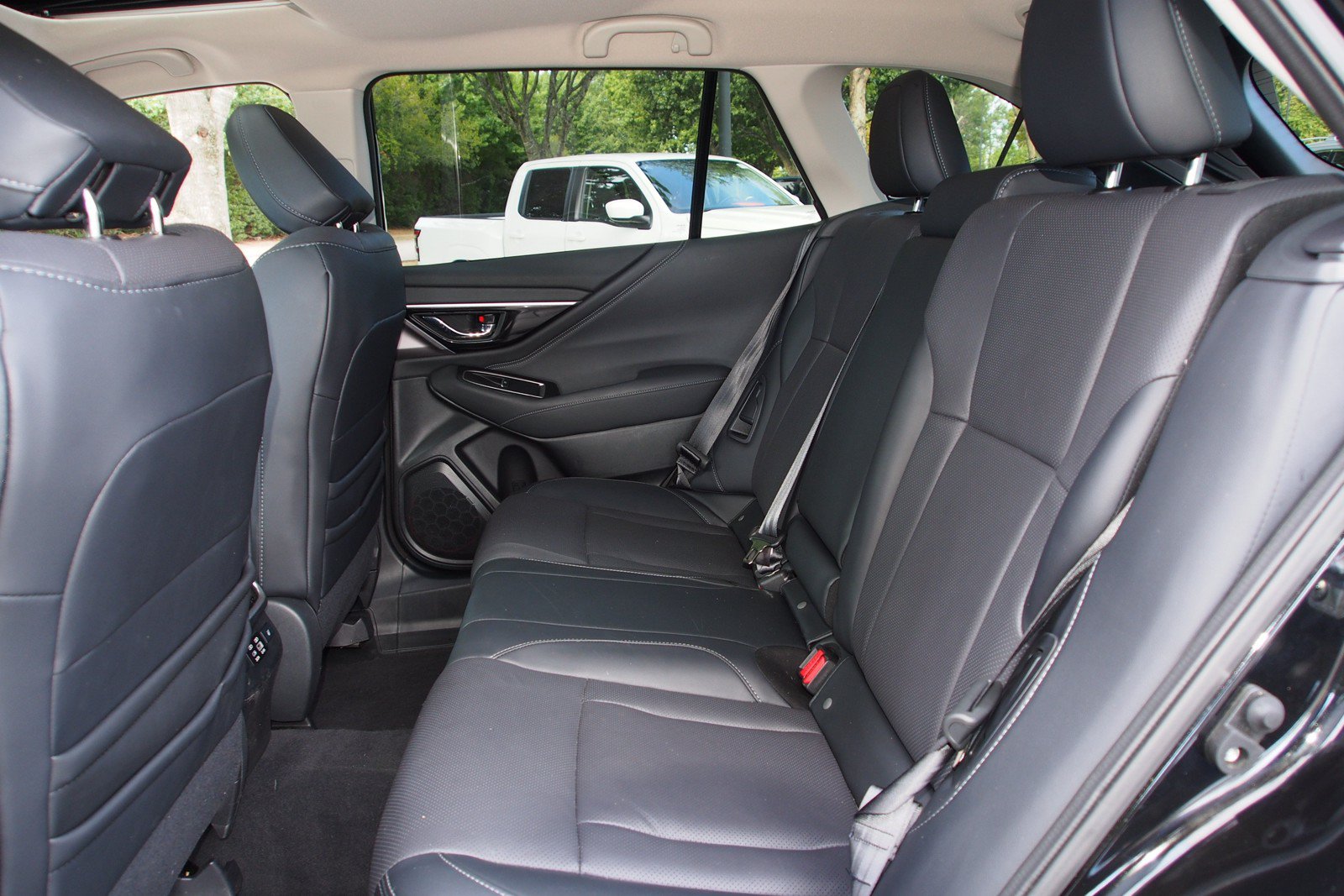 Used 2025 Subaru Outback Limited XT AWD/4WD image 19