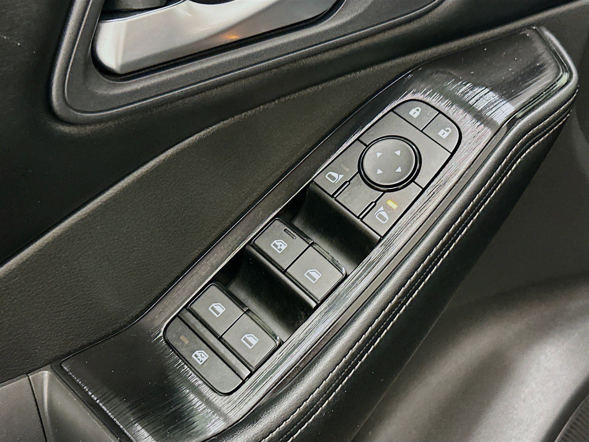 Used 2025 Nissan Rogue SV image 15