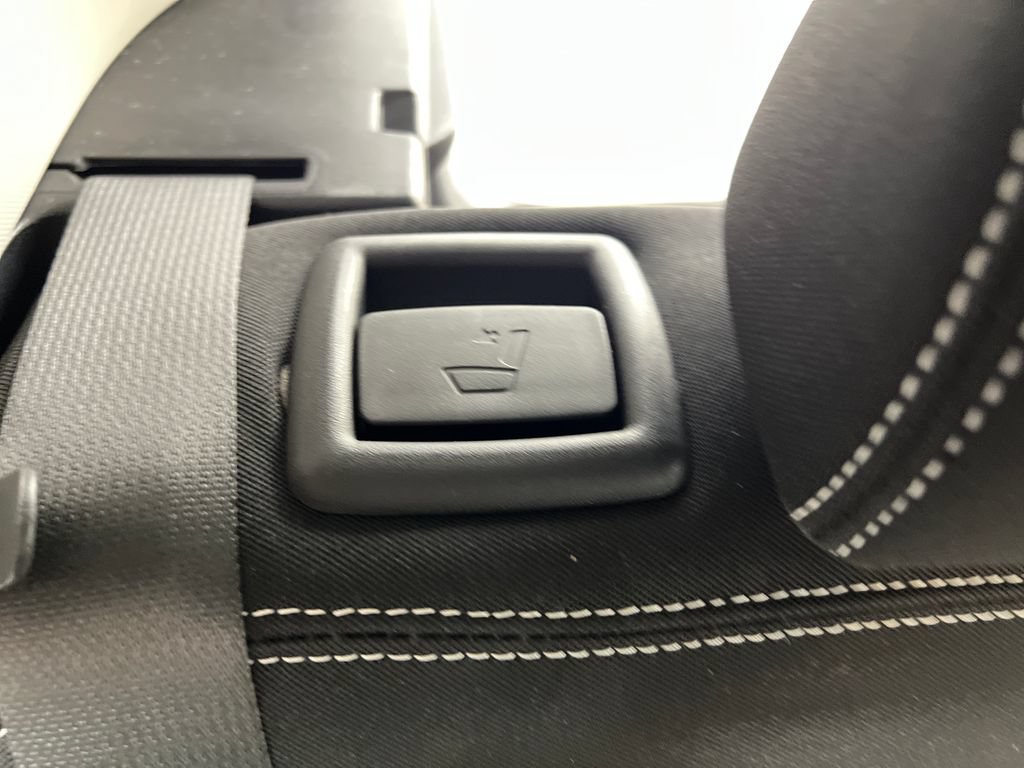 Used 2025 Hyundai Venue SEL FWD image 23