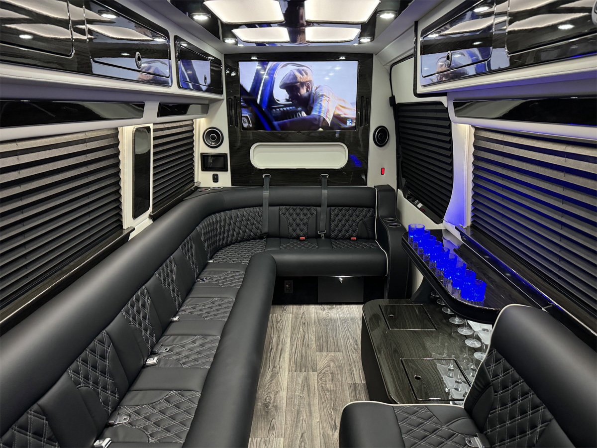 Used 2024 Mercedes-Benz Sprinter 3500 image 3