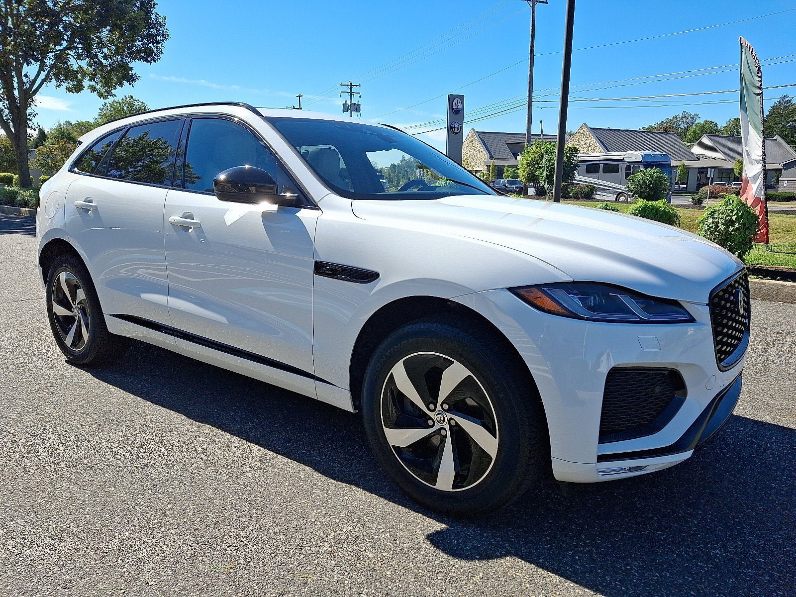 Used 2025 Jaguar F-PACE R-Dynamic S AWD/4WD image 3