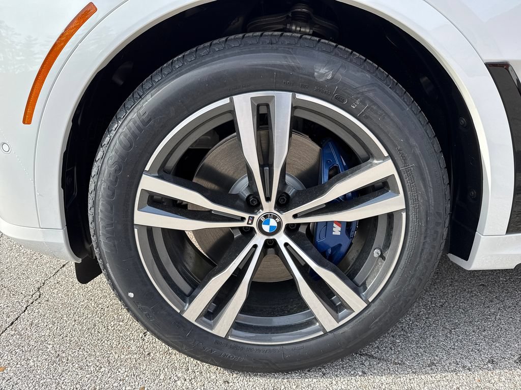 New 2026 BMW X7 xDrive40i w/ M Sport Package AWD/4WD image 9