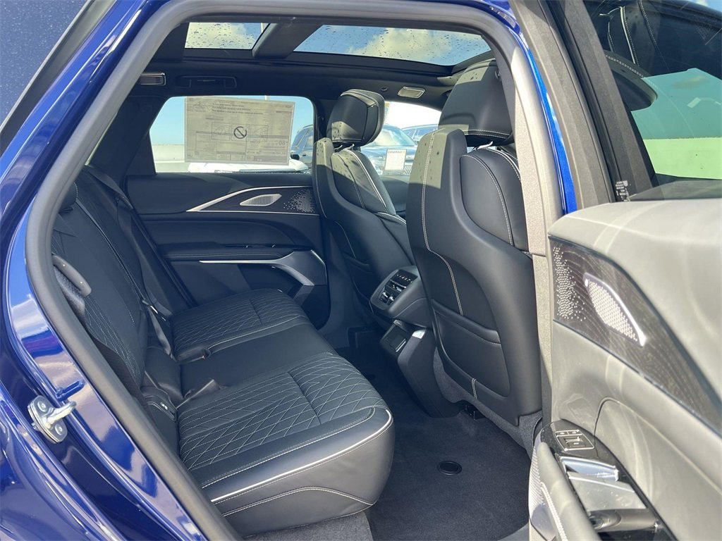 New 2026 Cadillac Lyriq V image 33