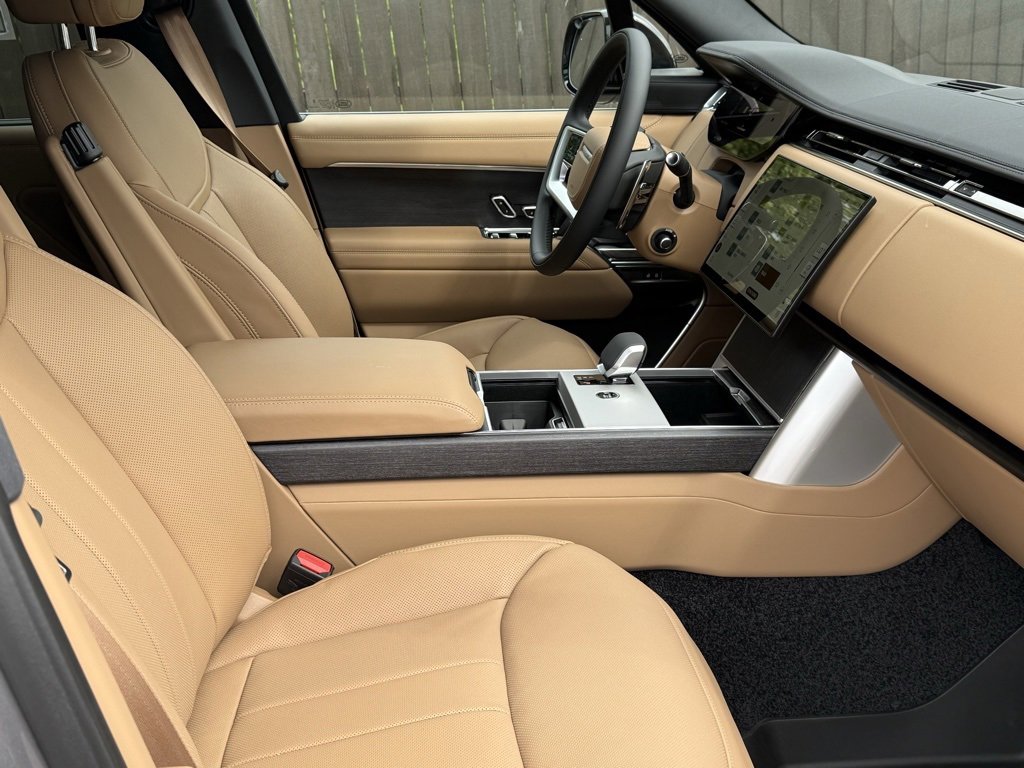 New 2025 Land Rover Range Rover Long Wheelbase SE image 11