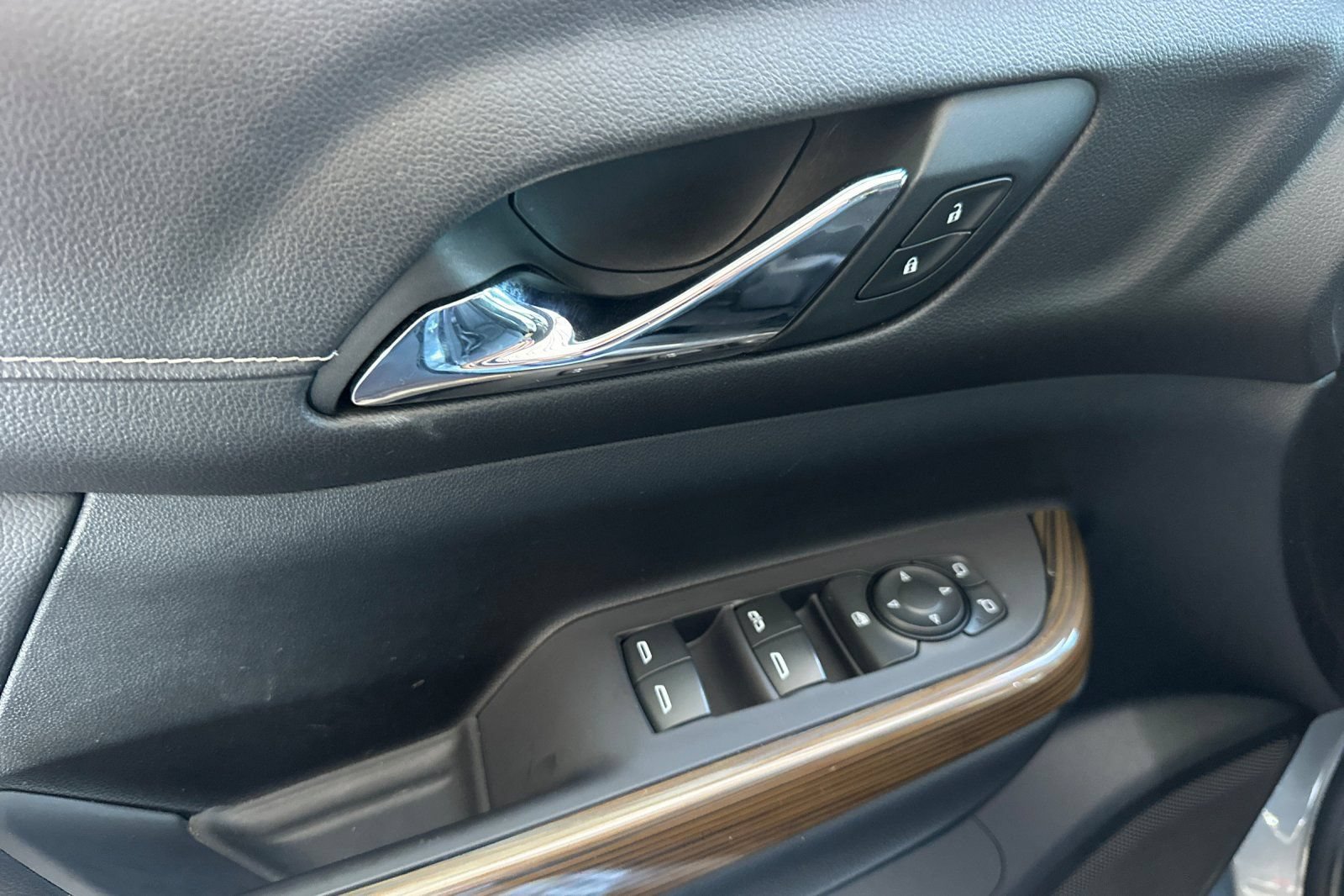 Used 2021 GMC Acadia SLE FWD image 14