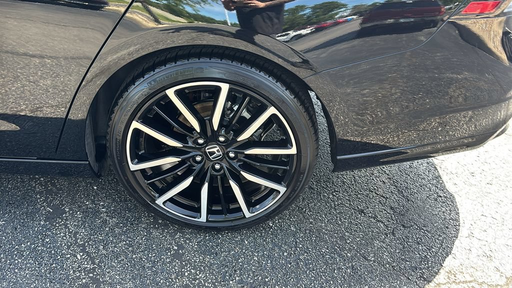 Used 2025 Honda Accord Touring image 9