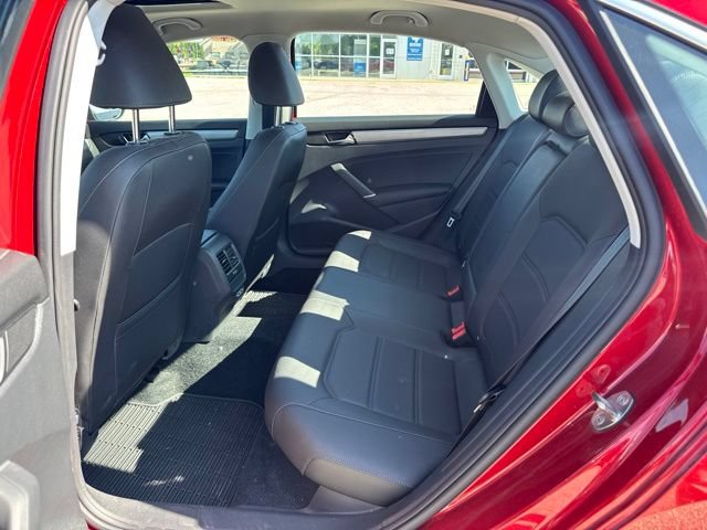 Used 2021 Volkswagen Passat 2.0T SE FWD image 10