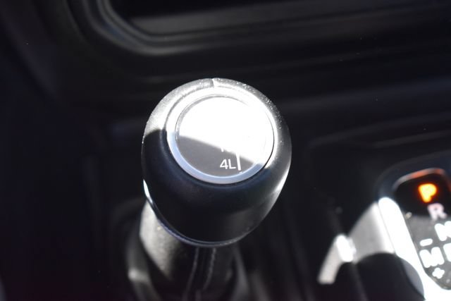 Used 2018 Jeep Wrangler Unlimited Sahara AWD/4WD image 28