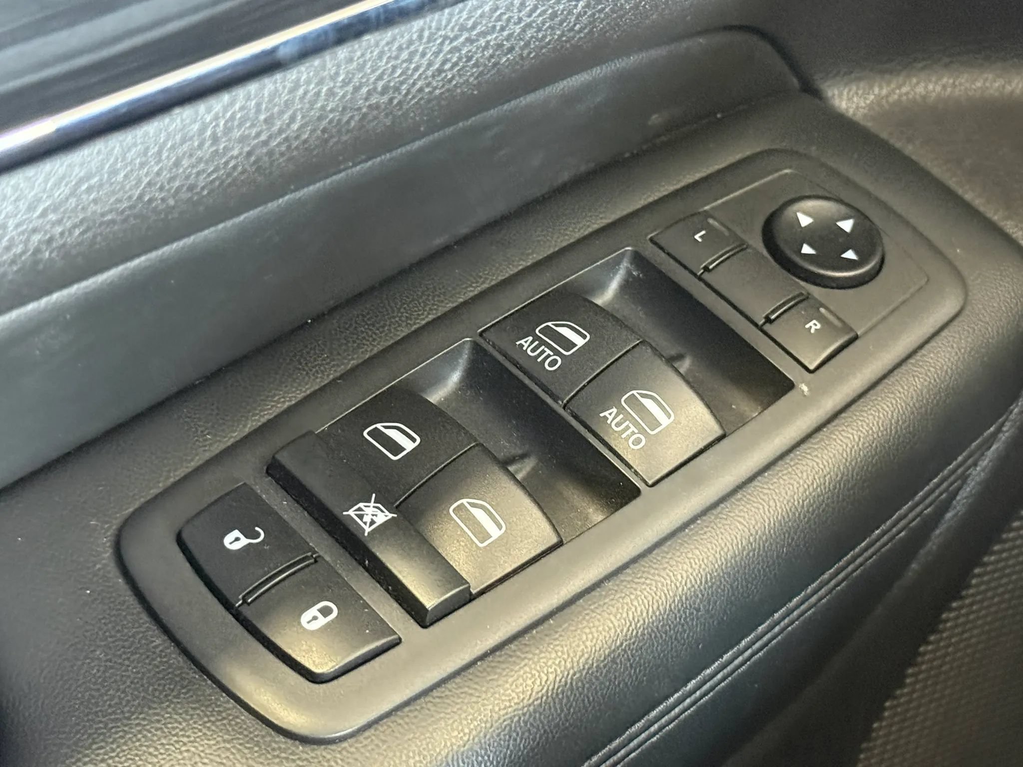 Used 2020 Jeep Grand Cherokee Limited AWD/4WD image 22