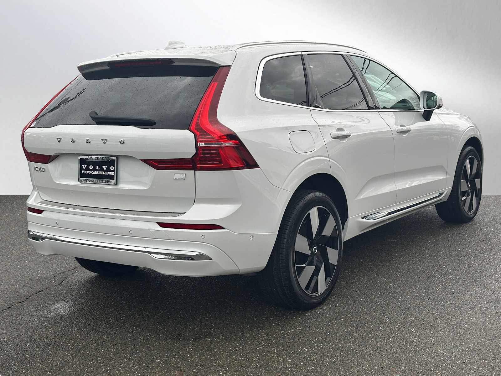 Certified 2023 Volvo XC60 T8 Ultimate w/ Climate Package image 3