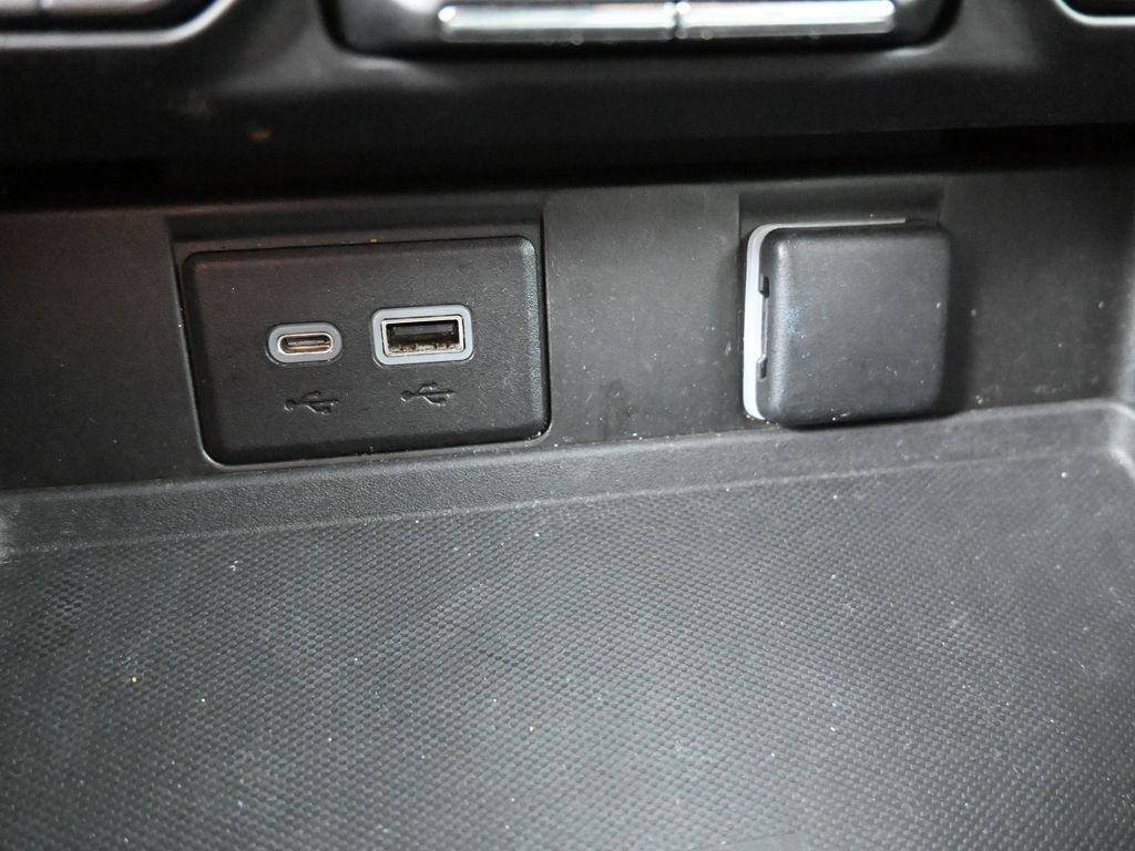 Used 2023 GMC Yukon XL SLT w/ SLT Luxury Package AWD/4WD image 22