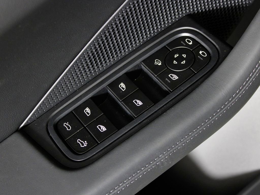 Certified 2025 Porsche Macan 4S Electric image 17