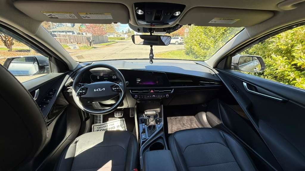 Used 2023 Kia Niro EX Touring FWD image 11