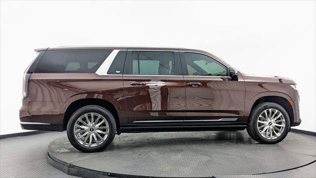 Used 2023 Cadillac Escalade ESV Premium Luxury w/ Performance Package AWD/4WD image 9